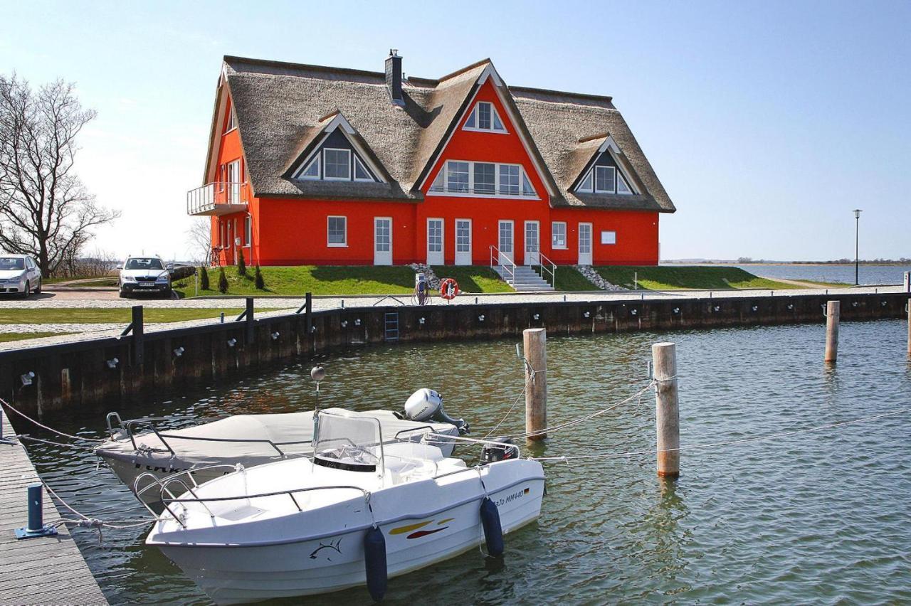 Reetdachhaus Lotte Mit Sauna Und Kaminofen Am Yachthafen In Vieregge Extérieur photo